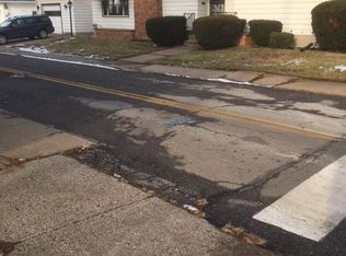 215 Leavitt Rd, Lorain, OH 44052