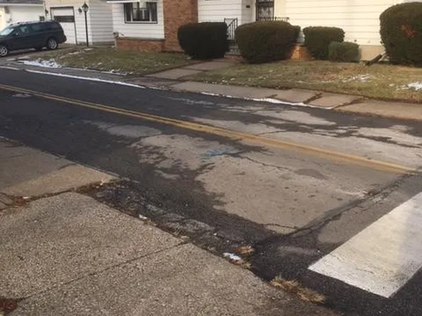 215 Leavitt Rd, Lorain, OH 44052