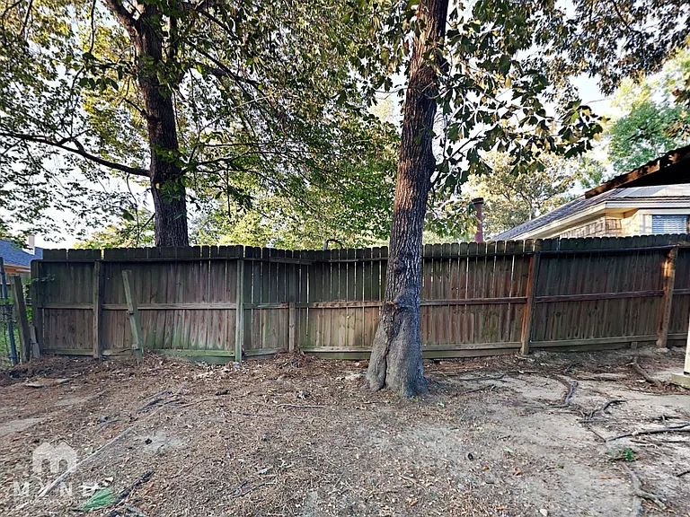 225 Bedford Ln — Photo 18