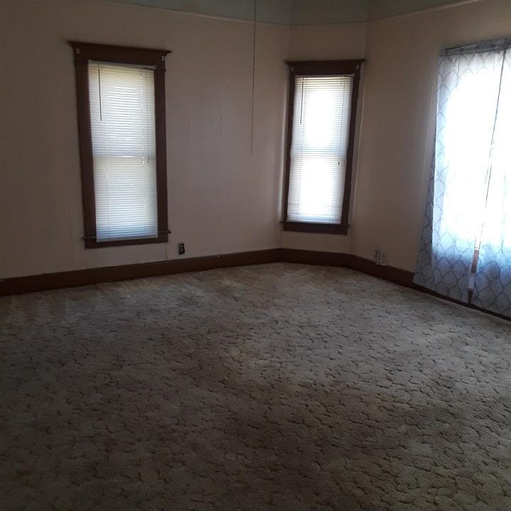 2nd image of 1022 N Grand Ave