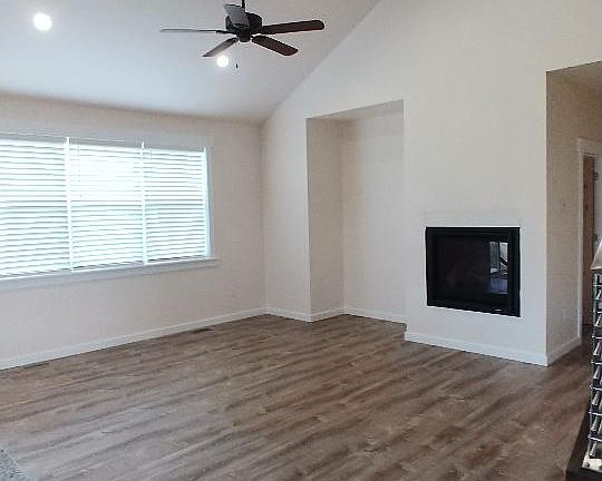 4th image of 6874 Sophie Dr