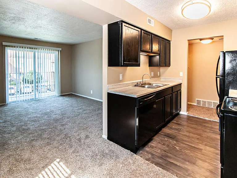 Howard Street Apartments — Photo 3