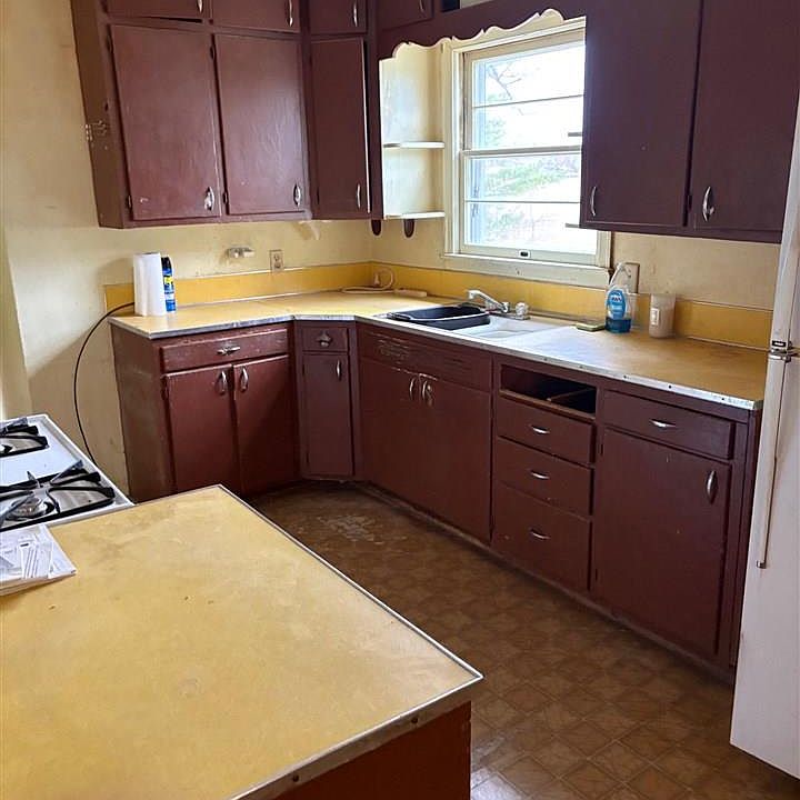 2nd image of 623 4th Ave NE