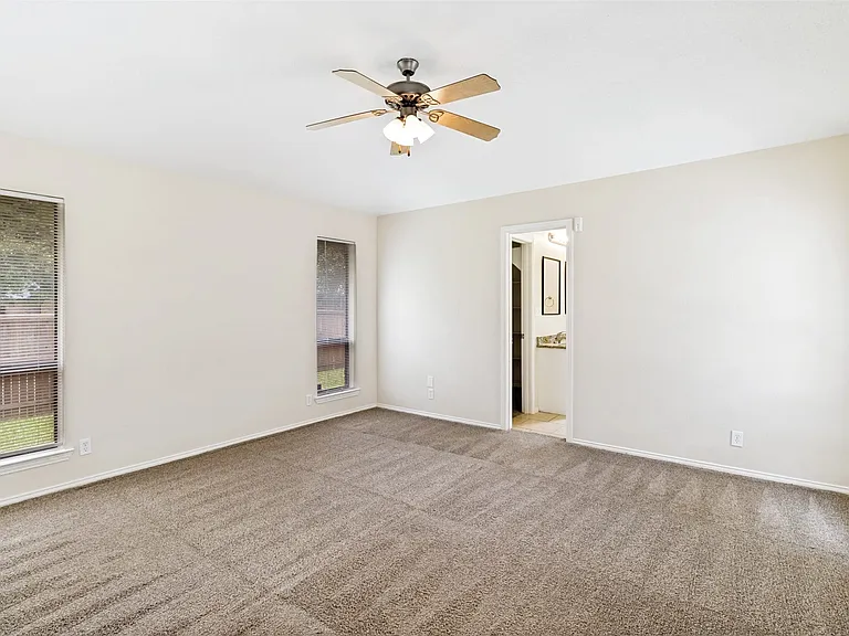 201 Nob Hill Pl — Photo 8