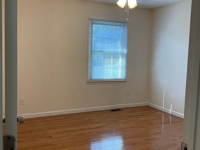 2811 E Oakland Ave #20 — Photo 23