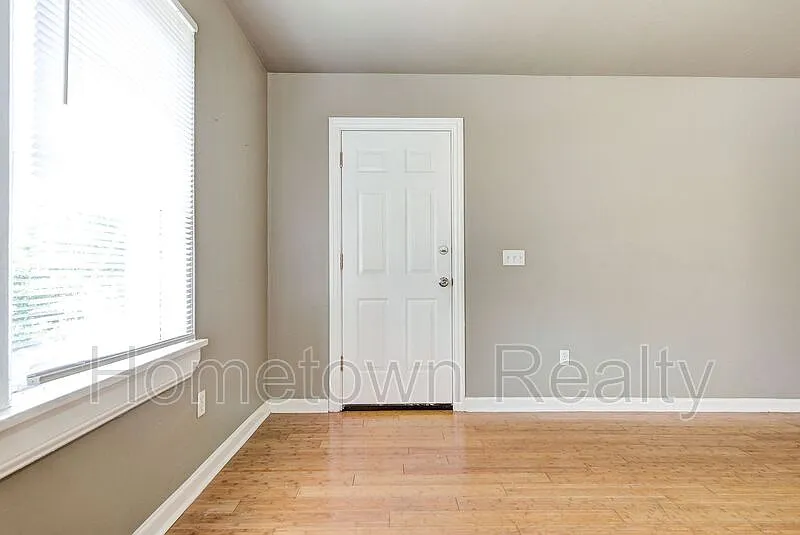 1 bed, 1.0 bath, 983 sqft, $895 — Photo 3