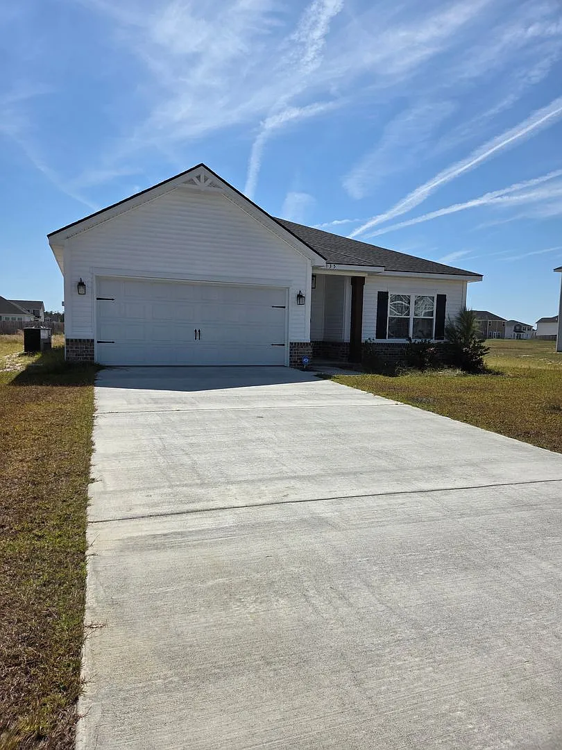Step inside to find a Welcome home to this beautiful semi-new 3-bedroom, 2-bathroom property in L... — Photo 2