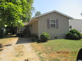 1215 S Brookside St, Centralia, IL 62801