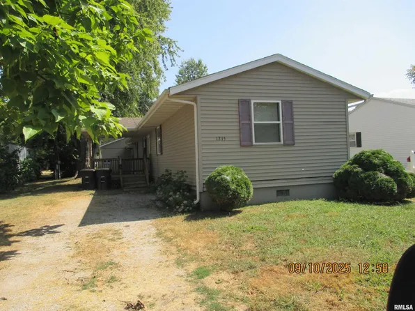1215 S Brookside St, Centralia, IL 62801