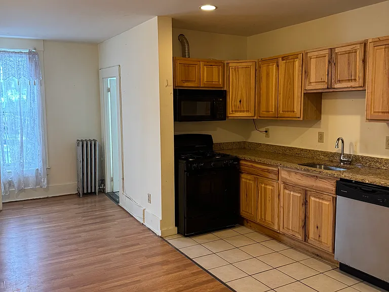 4 Bridge St #6 — Photo 2