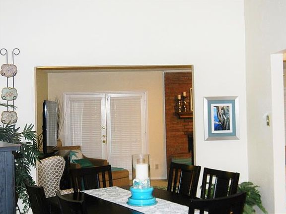 5th image of 732 Carriage Way