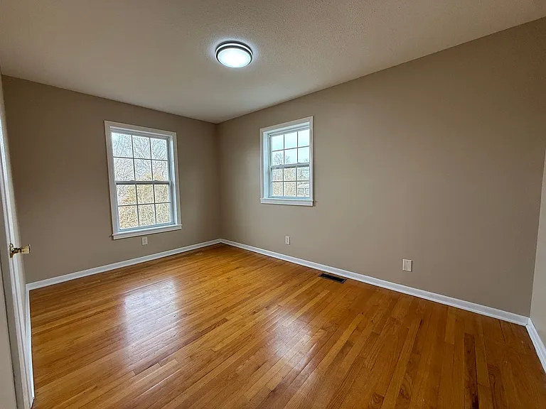 220 Brampton Rd — Photo 18