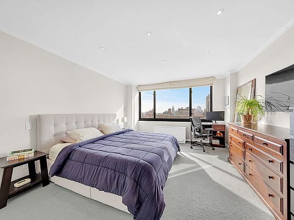 3rd image of 407 Park Ave S #Pha