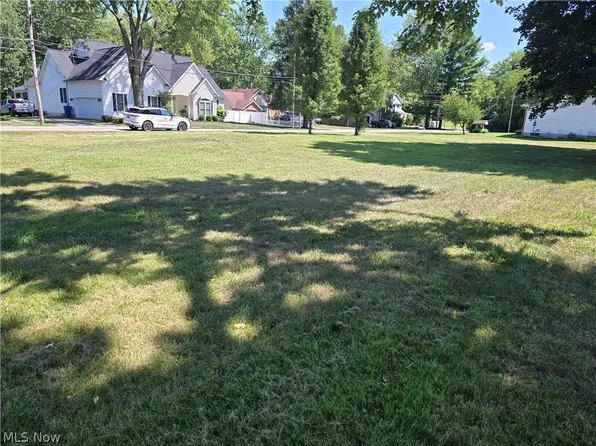 208 Erie St, Amherst, OH 44001