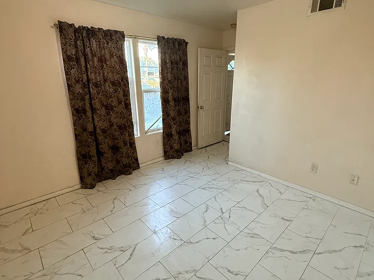 23903 Wilmington Ave — Photo 11