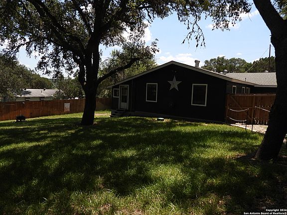 4th image of 140 Water View Dr