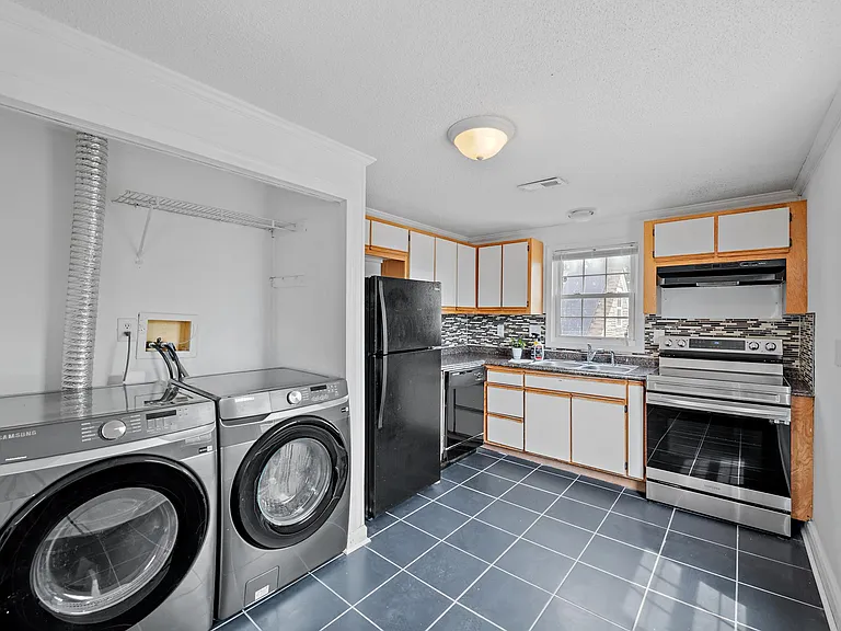 1345 Bayville Ct #2 — Photo 9