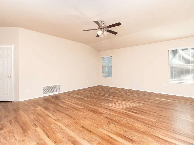 2319 Pintail Loop — Photo 3
