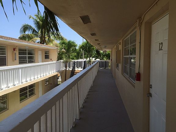 5th image of 2121 NE 168th St APT 10