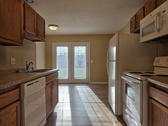 3rd image of 1609 Bourland Ln