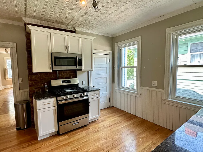 12 E George St #1 — Photo 8