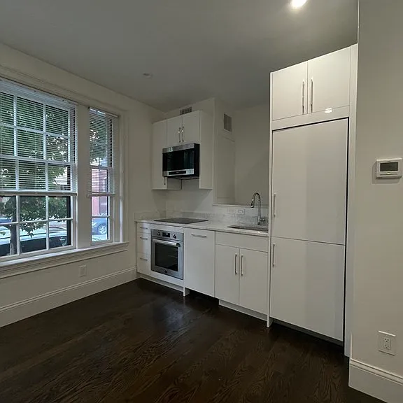152 Mount Vernon St #STUDIO — Photo 1