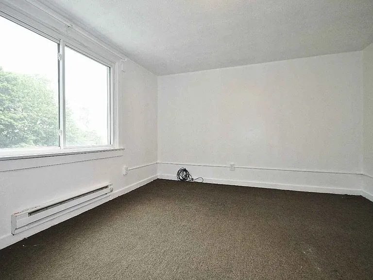 1423 Ridge Ave — Photo 16