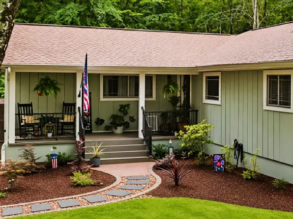 103 Pineneedle Dr, Westminster, SC 29693
