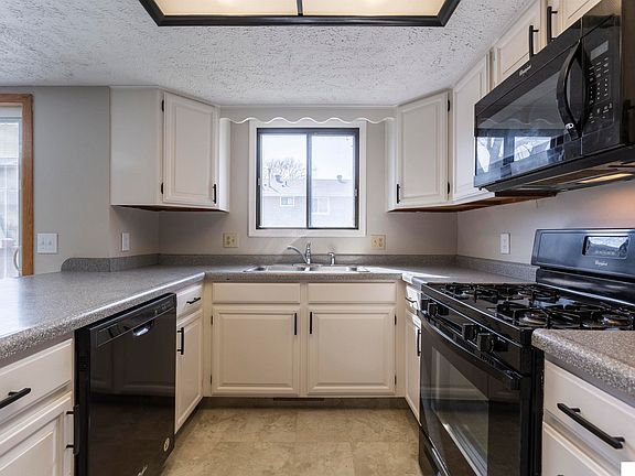 5th image of 2213 Coventry Dr