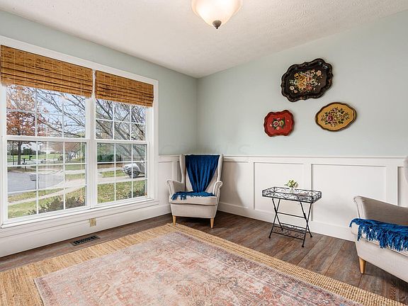 5th image of 1113 Pebble Brook Dr