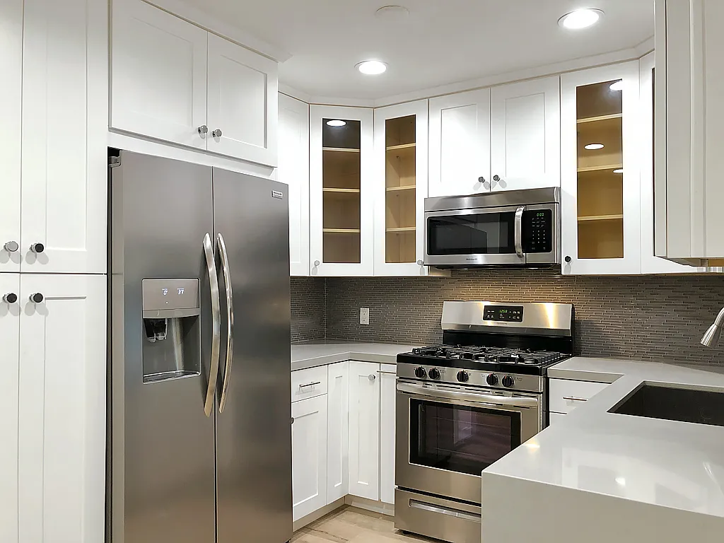 2 bed, 1000 sqft, $3,645 — Photo 3