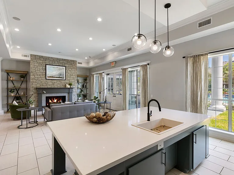 Leasing Center