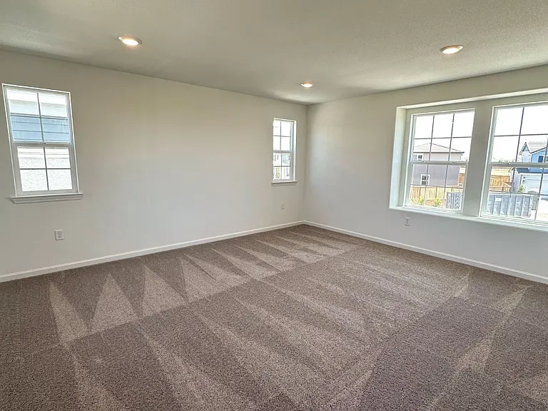621 Cogburn Cir — Photo 23