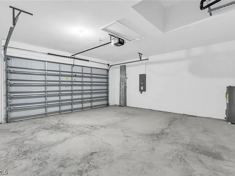 526 NW 9th St — Photo 26