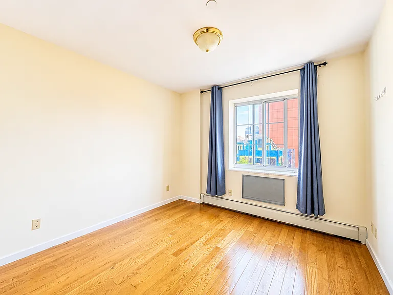 35-06 Leavitt St #7B — Photo 3