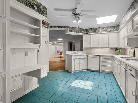 5th image of 508 Sheffield Dr