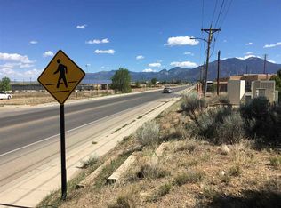 1021 Salazar Rd, Taos, NM 87571