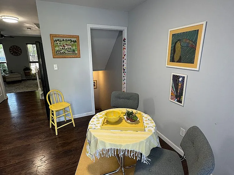 401 Heritage Commons Cir — Photo 9
