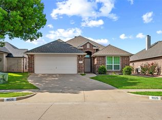9025 Riverfalls Dr, Fort Worth, TX 76118