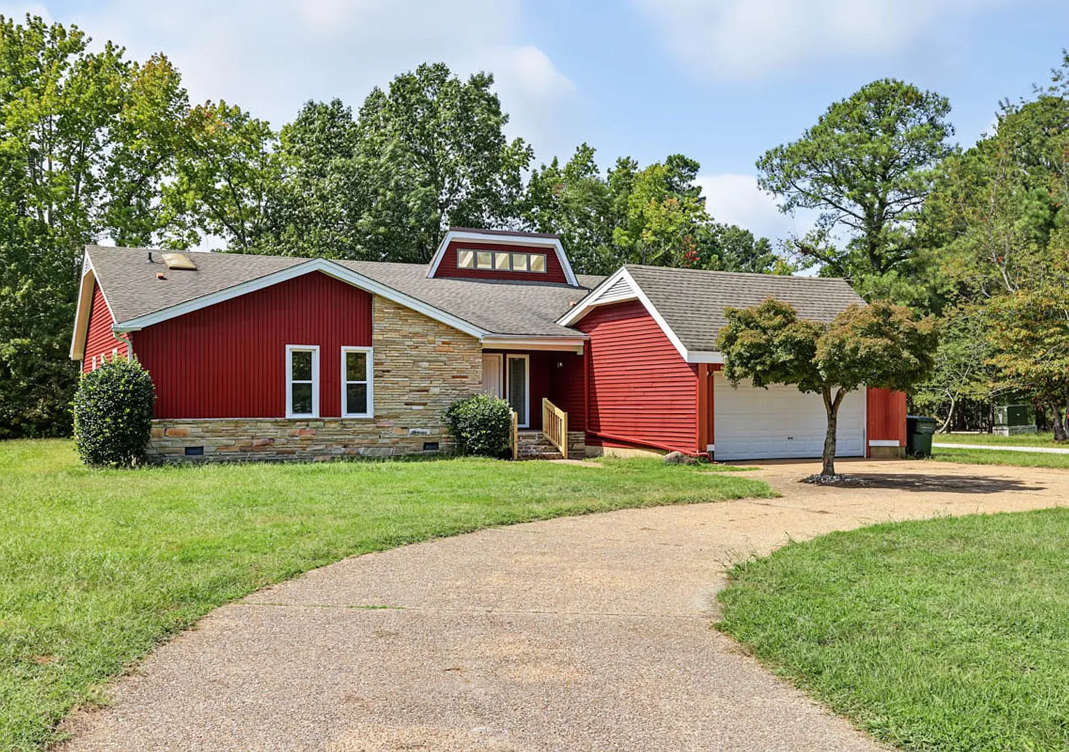 Renovated Seaford Home with Skylit Atrium & Spacious Yard — Photo 1