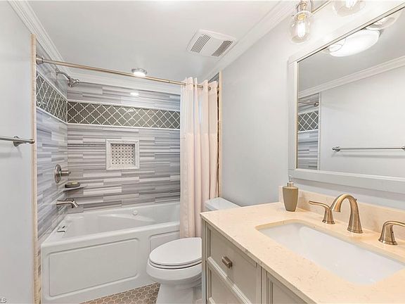 5th image of 5319 Chippendale Cir W