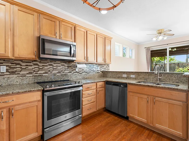 1639 SW Wright Pl — Photo 19