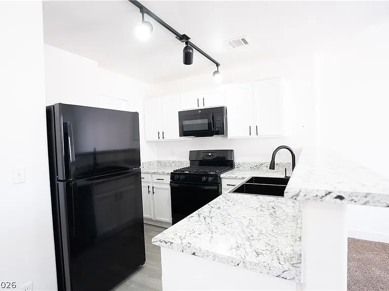 2524 Adelante Ave #106 — Photo 6