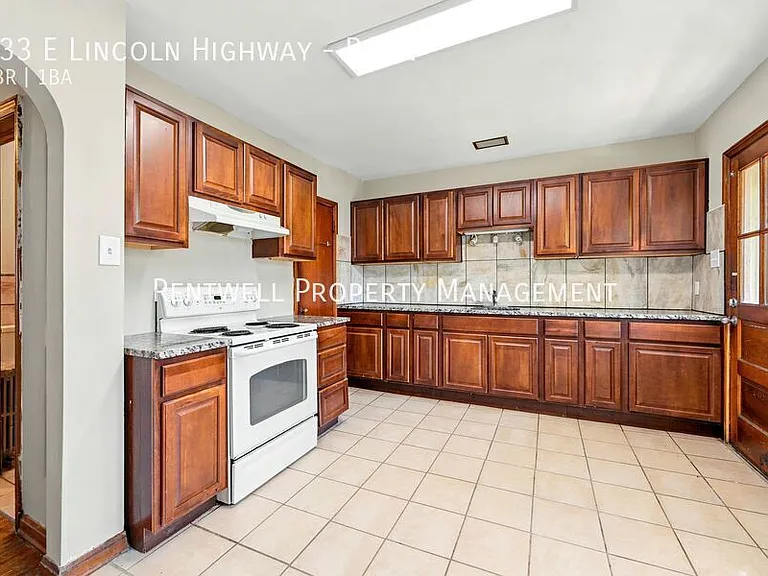 533 E Lincoln Hwy #BACK — Photo 2