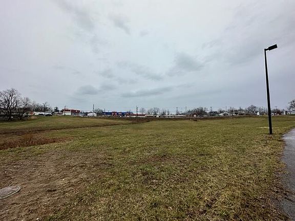 4th image of 20 Farra Dr