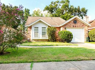 8426 Summertree Dr, Houston, TX 77040