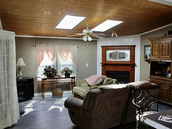 2nd image of 201 Wesley Dr
