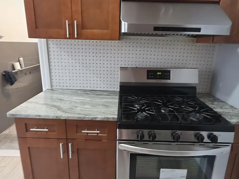 100 Griffith St #1R — Photo 8