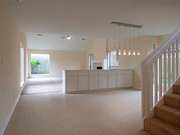 2nd image of 2215 Hickory Lawn Dr