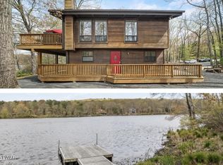 204 Forest Dr, Hawley, PA 18428